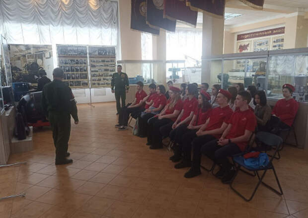 Военнослужащие военной полиции ЦВО провели урок мужества для школьников Сызрани