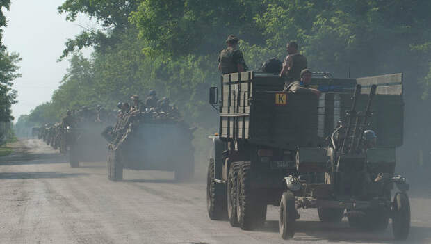 Колонна с украинскими военными под Марьинкой. Архивное фото Колонна с украинскими военными под Марьинкой. Архивное фото