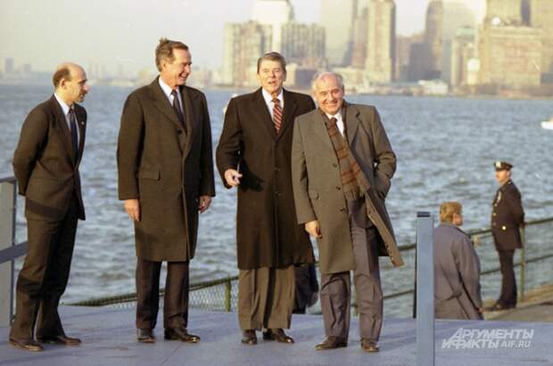 Горбачёв положил конец изматывающей вражде с Западом и избавил мир от страха ядерной войны. Увы, как оказалось, не навсегда. 1988 год.