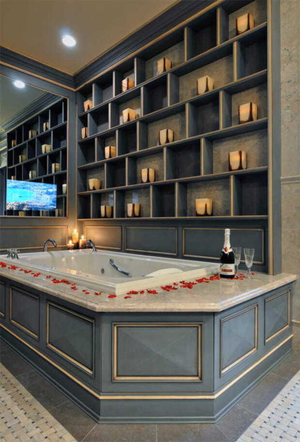 Классический Ванная комната by Kitchen Designs by Ken Kelly, Inc. (CKD, CBD, CR)