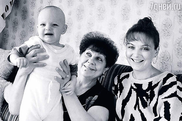 Светлана Орлова с сыном Филиппом и мамой