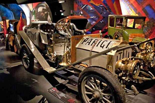 Музей авто истории в турине, италия. (трафик)