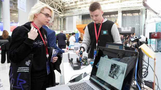 Проявить талант и начать свой бизнес: как в Москве поддерживают молодых инноваторов