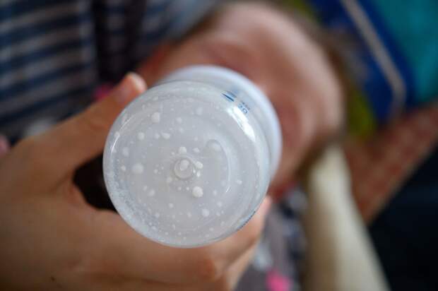 «Всё по закону». В аэропорту Иркутска объяснили, почему отобрали детское питание у годовалого малыша