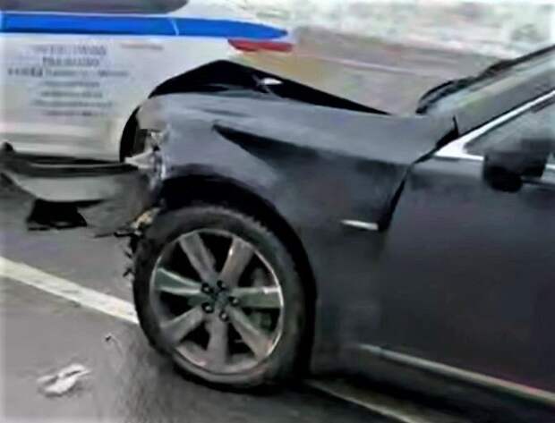 Lexus «собрал» несколько автомобилей на Дмитровском шоссе в Москве
