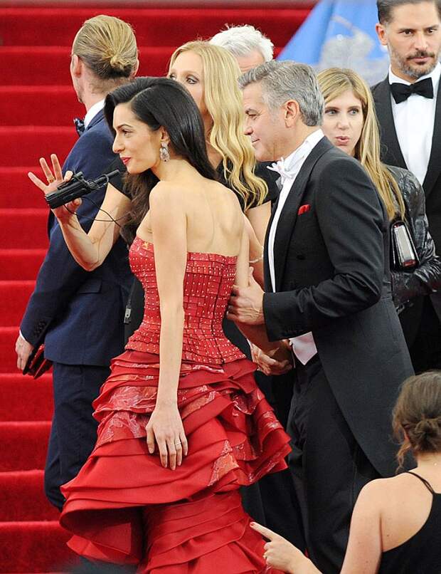 Миссис Клуни пришлось поменять весь гардероб и купить вещи на размер меньше.