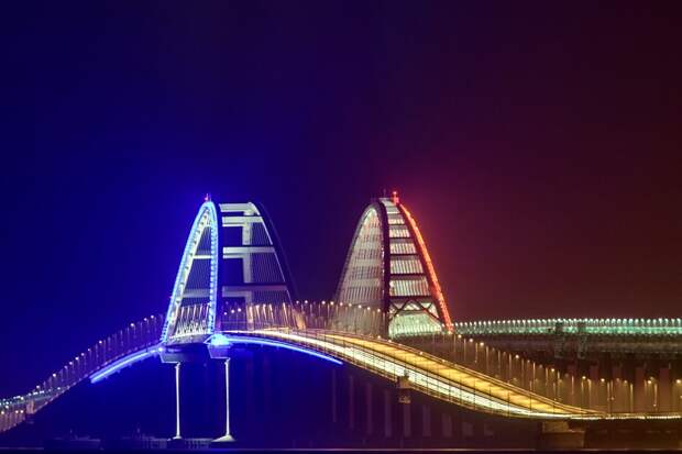 Четыре года назад было открыто движение по Крымскому мосту. Сколько машин проехало по нему за это время