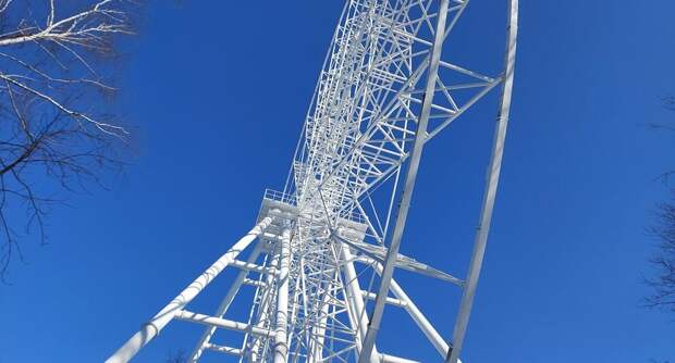 Праздники не помешали установке колеса обозрения в Химках