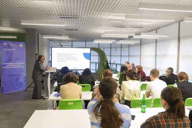 Представители 17 регионов России обсудили современные проблемы естествознания в науке и образовании на конференции в АГУ