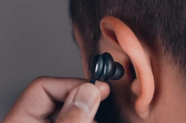 Врач Филева: использование наушников-вкладышей может привести к воспалению