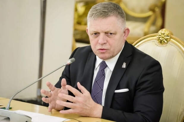 Макрон в ужасе: визит лидера страны ЕС в РФ вызвал панику и зависть в НАТО