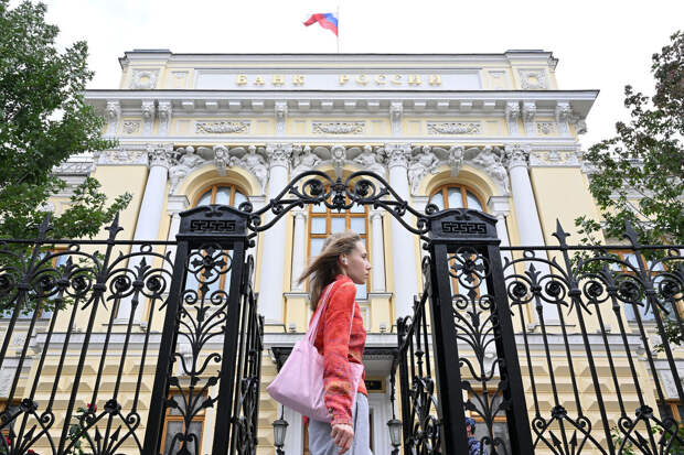 Центробанк продлил запрет на вывод из РФ средств "недружественных" нерезидентов