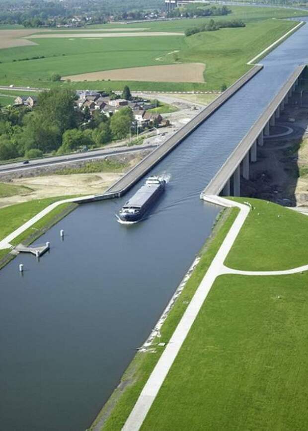 Pont du Sart Aqueduct, Бельгия. Pont du Sart Aqueduct, Бельгия.