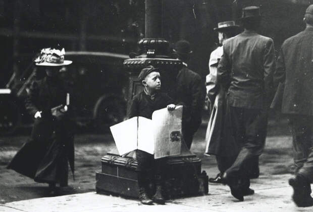 Мальчик-газетчик в Сент-Луисе, 1910 год
