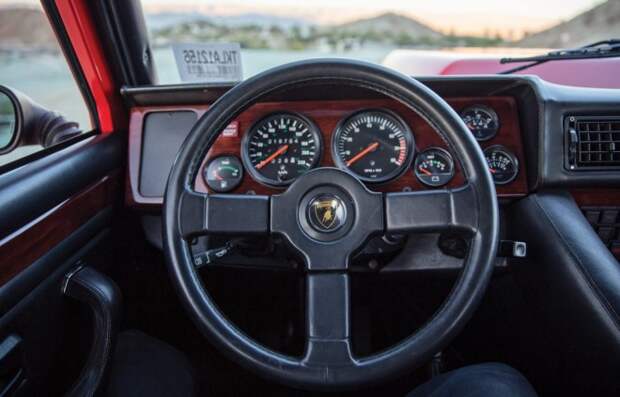 Lamborghini LM002 Триста пикапов от итальянских трактористов. People Are Awesome, cars
