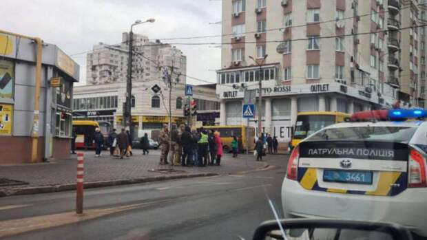 В Одессе разыскивают автомобиль, «прокативший» военкома на капоте