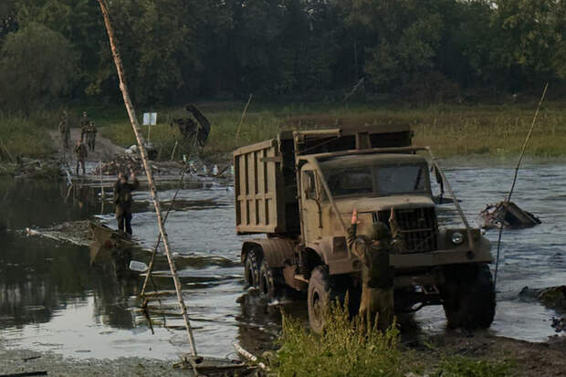 «Голубая кровь»: в курском приграничье военные инженеры возводят мосты и переправы
