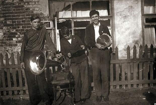 Юрий Никулин — король вечеринок, приблизительно 1937–1939 года. Редкие фото Юрия Никулина, история, фото