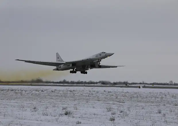 В Поволжье молодые летчики дальней авиации отработали полеты и взаимодействие с группой руководства полетами