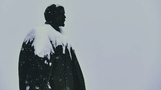 Памятник Ленину на площади Советов в Барнауле зимой / Фото: amic.ru
