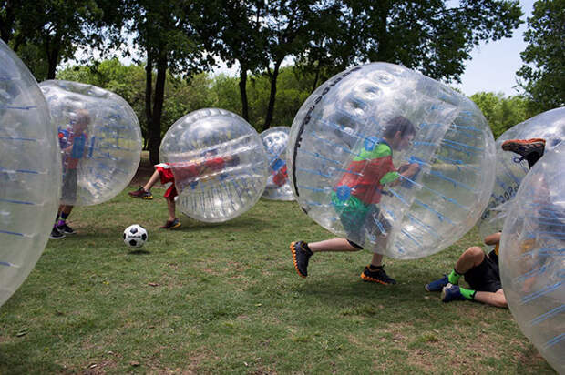 Футбол в пузырях: игры, странность, факты, фото