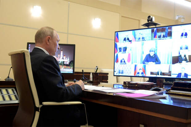 Путин поручил кабмину экстренно поддержать экономику