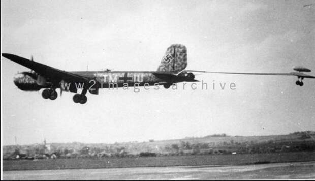 59. He-177 тянет за собой экспериментальный топливный бак-планер Вторая, война, мирова, фото