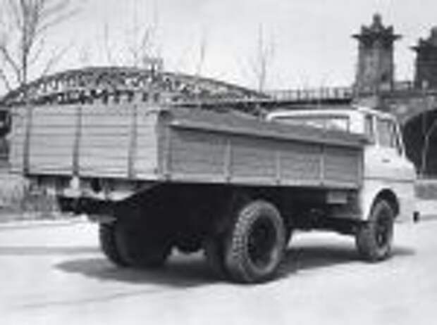 Архитектура ЗИЛ-Э169А отражала стиль своей эпохи.