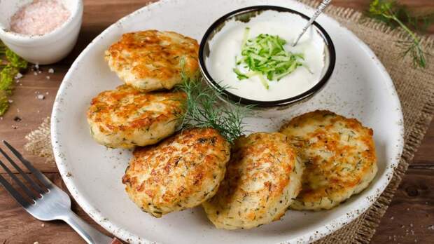 Никакого хлеба и сухарей: простой способ сделать куриные котлеты нежнее пуха за 20 минут