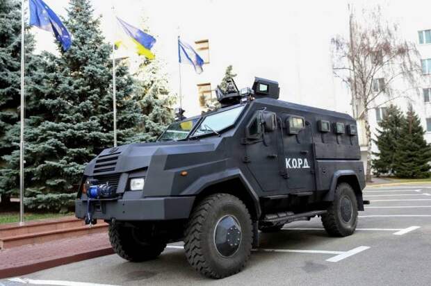Расхваленный Аваковым броневик оказался оснащен российским двигателем Расхваленный Аваковым броневик оказался оснащен российским двигателем