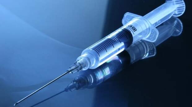 ЕК сообщила об опережении США по уровню вакцинации первой дозой от COVID-19