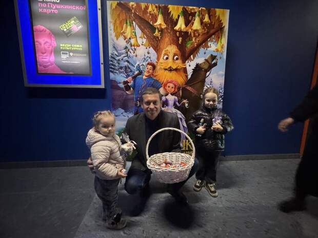 В Челнах для детей участников СВО организовали кинопоказ с пасхальными подарками