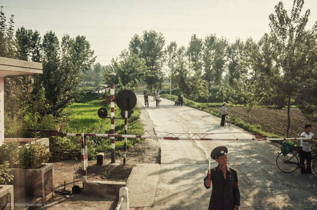 i-took-and-smuggled-these-out-of-north-korea-illegal-photos-kim-doesnt-want-you-to-see-10__880