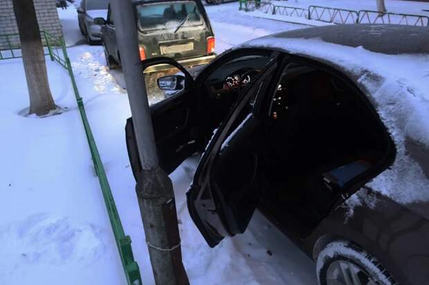 Открытые двери в автомобиле/ Фото: auto-tip.ru