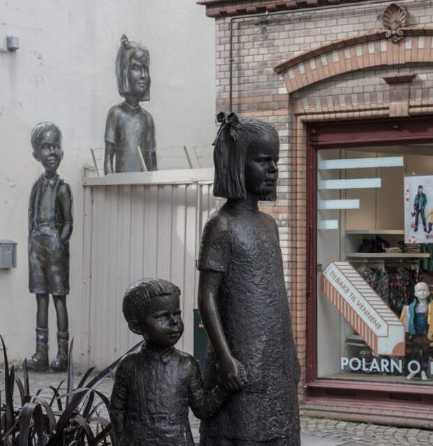 20-works-of-street-art-that-conquered-us-in-2015-artnaz-com-4