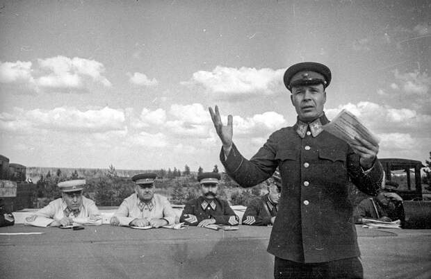За что Сталин разжаловал одного из советских маршалов во время Великой Отечественной?