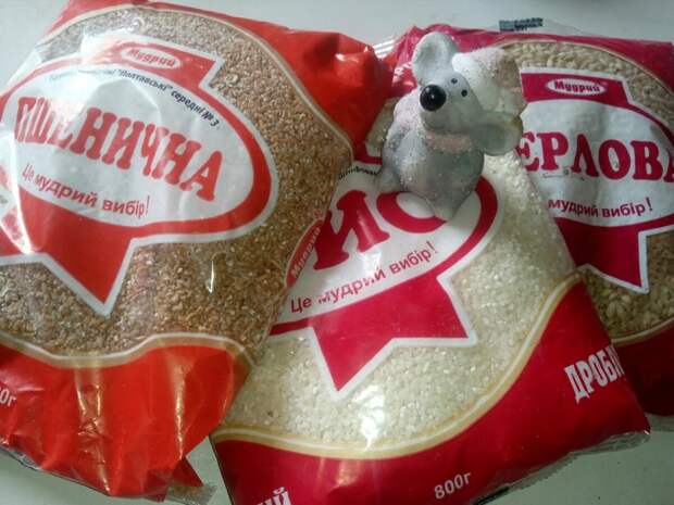 Мыши покушаются на наши запасы круп