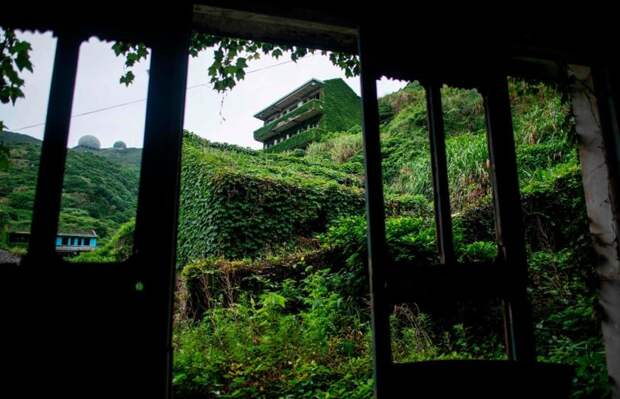 Китайская деревня-призрак, переходящая во власть природы
