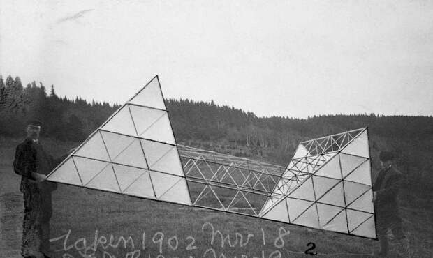 1902-1908 годы: Тетраэдрические воздушные змеи Александра Белла, похожие на НЛО