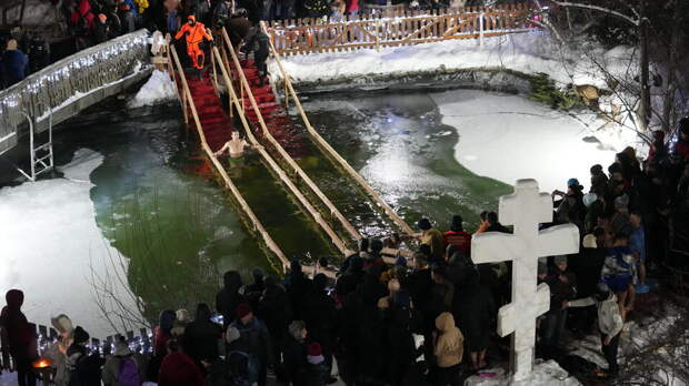 Может стоить жизни: где безопасно окунуться в прорубь на Крещение