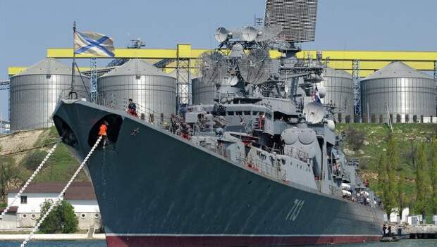 Армия и флот станут опорой России в непростой ситуации, заявил Рогозин