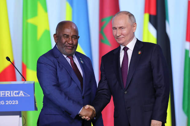Владимир Путин и Председатель Африканского союза, Президент Союза Коморских островов Азали Ассумани.
