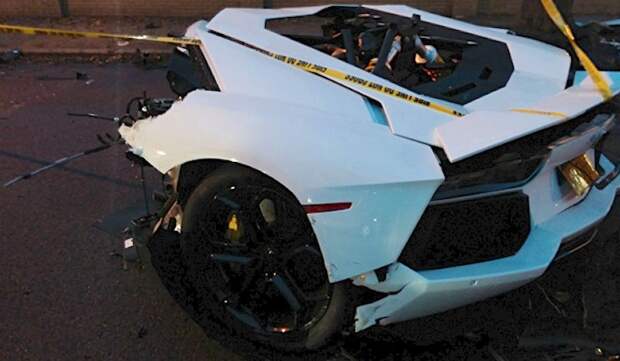 Lamborghini Aventador разорвало на две части 