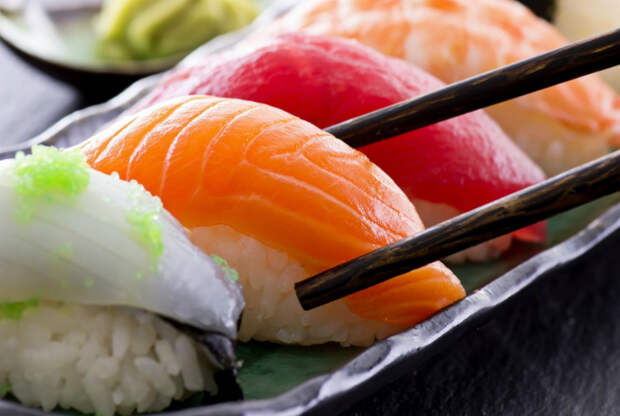 Традиционные японские суши. | Фото: objor.com.