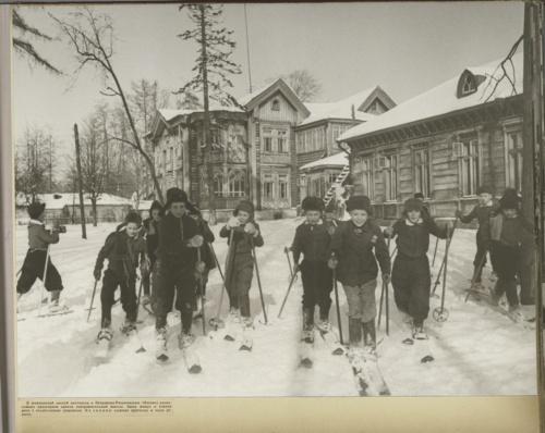 Фото-альбом "Благосостояние детей Советского Союза" 1947 год (62 фото) Фото-альбом "Благосостояние детей Советского Союза" 1947 год (62 фото)