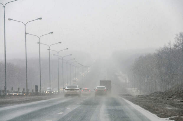 В Госавтоинспекции ввели ограничения на четырёх свердловских трассах из-за снегопада