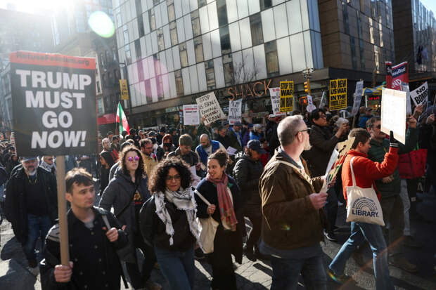 В Нью-Йорке начался митинг против операции США в Иране