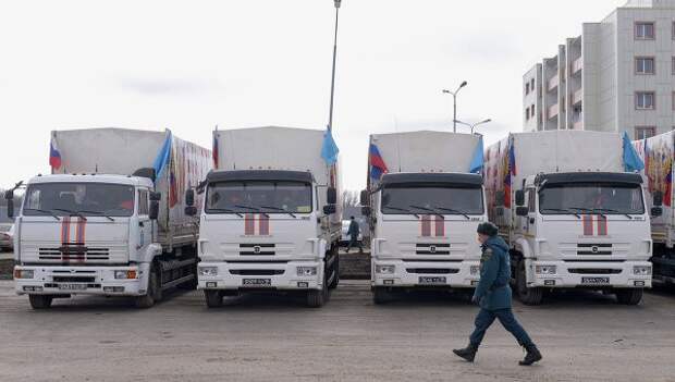 Колонна МЧС России с гумпомощью для посевной отправилась в Донбасс