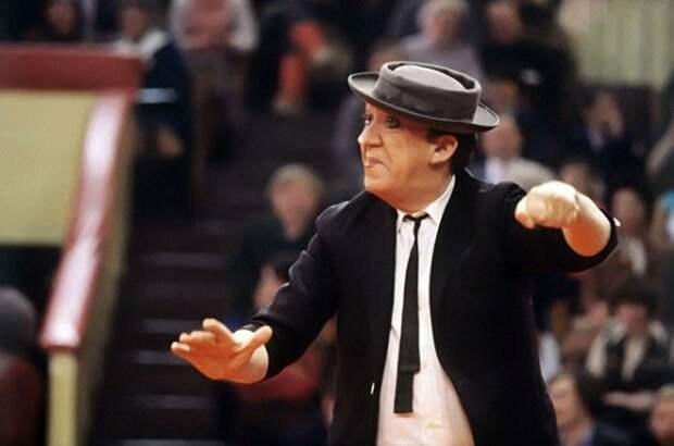 Артист Юрий Никулин во время выступления 25 января 1981 года. Артист Юрий Никулин во время выступления 25 января 1981 года