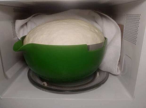 Тесто в микроволновке увеличивается в несколько раз. / Фото: za-edoy.ru